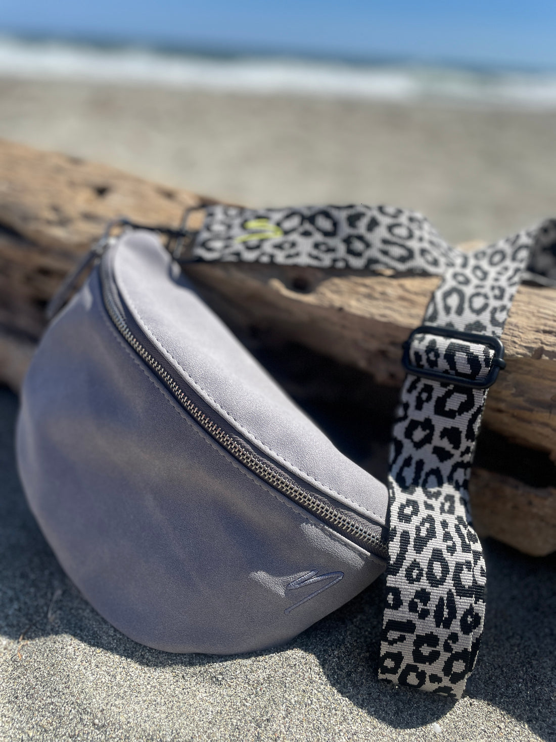 Style Bundle Tasche & Taschengurt | Spare 15€ im Set aus Crossbody Moondust & stylishem Taschengurt Wild Soul Leo