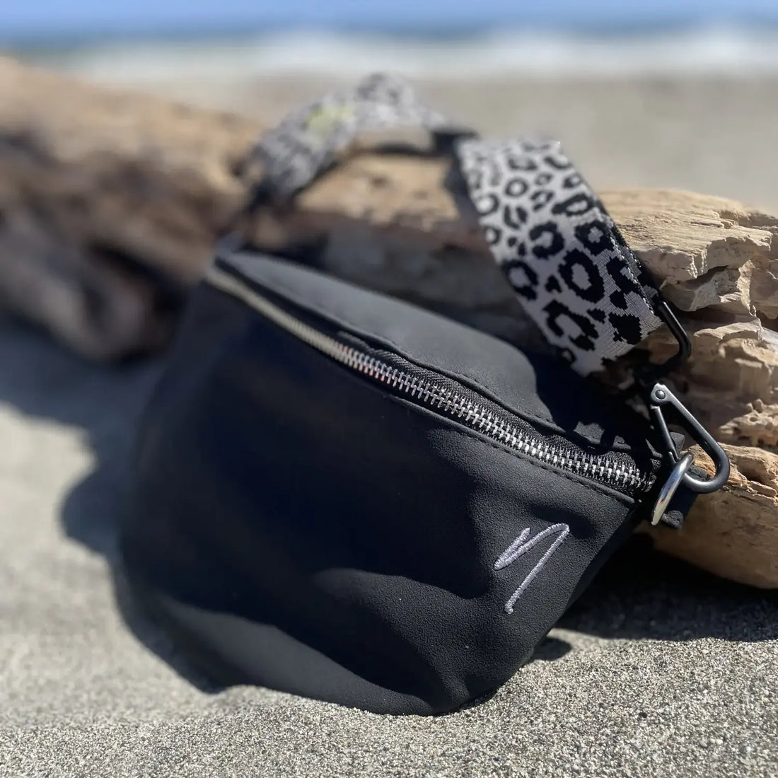 Tasche / Crossbody Bag mit wechselbarem Taschengurt | Black Mamba | vegan