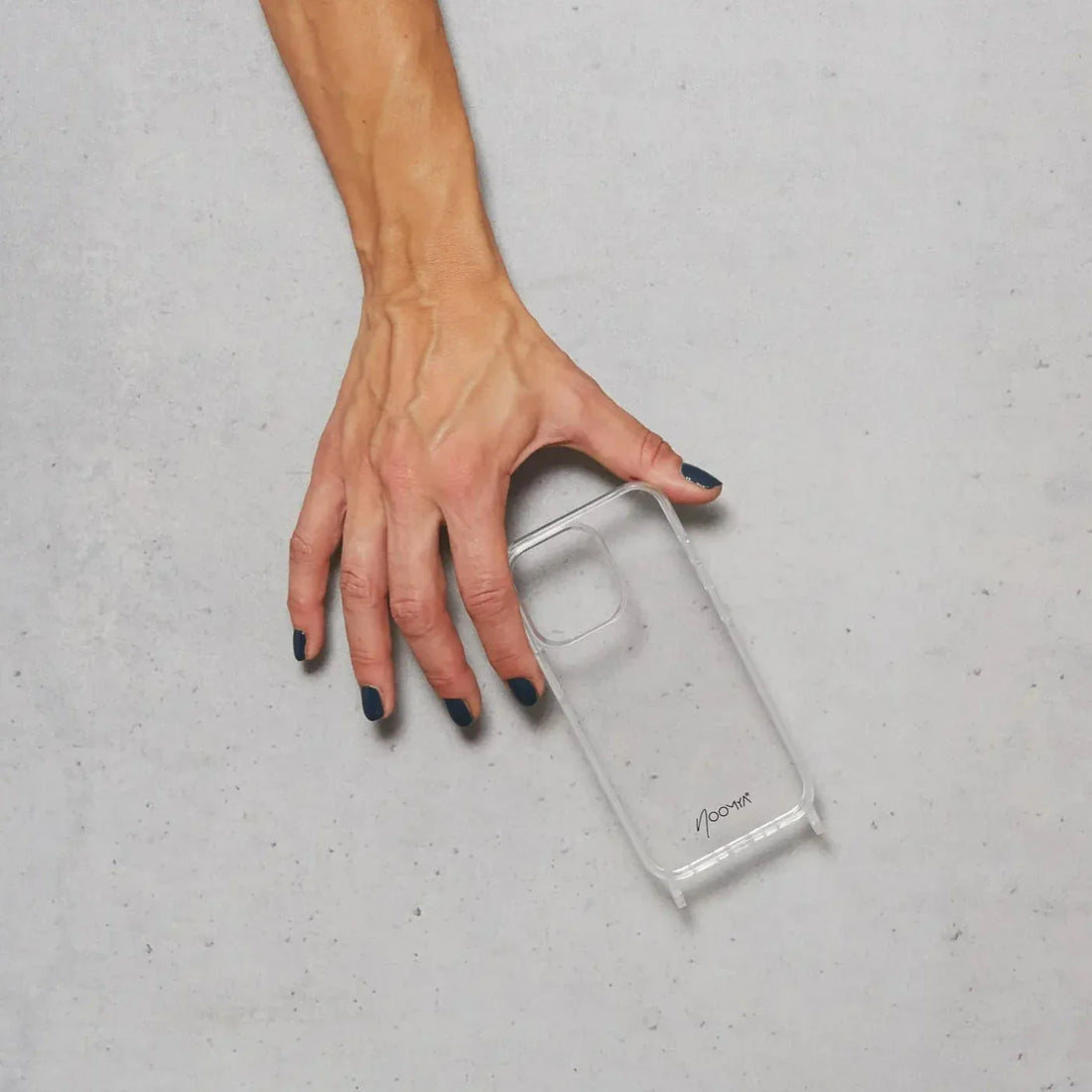 Handyhülle für iPhone Modelle mit Ösen für Handyketten & Handybänder | transparent