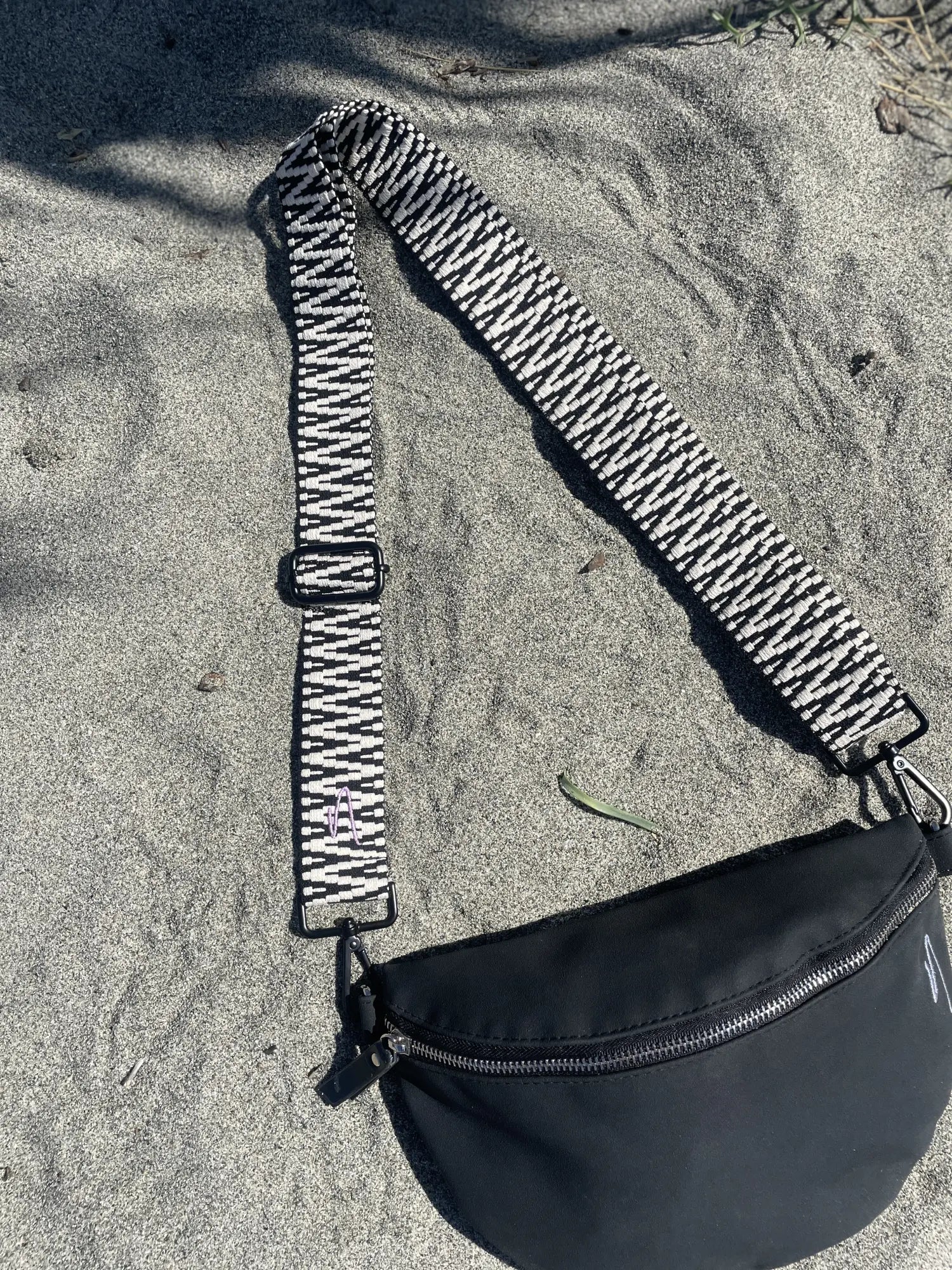Tasche / Crossbody Bag mit wechselbarem Taschengurt | Black Mamba | vegan