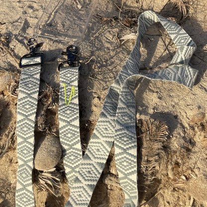 NOOMYA breites Handyband Sea Salt universell mit Aadapter zum Umhängen 